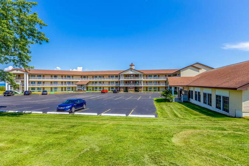 Quality Inn Lakefront (Heritage Inn Motel) - From Choice Motels Website (newer photo)